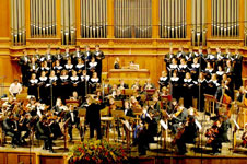 Оркестр и хор в Большом зале Московской консерватории
