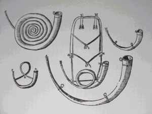 Рисунок Мерсенна: слева, справа, внизу — охотничьи рога (cors de chasse), в центре — тромп, слева внизу — почтовый рожок