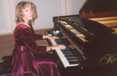 Валентина Риневич за роялем