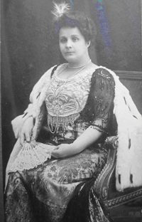 Фото М. А. Дуловой с дарственной надписью: «Глубокоуважаемой Елизавете Георгиевне на память о<br />
добром начале. М. Дулова. 19 января 1912 г.»